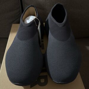 Yeezy Knit RNR Runner Fade Onyx Adidas IE1663 Men’s Size US 10 .5 New In box